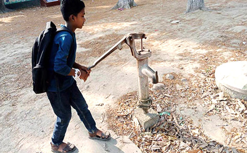 পুড়ছে ঝিনাইদহ, পানির স্তর নেমে গেছে