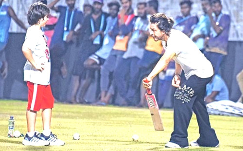 কোচের ভূমিকায় শাহরুখ 