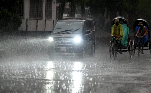 অবশেষে পুরান ঢাকায় নামল স্বস্তির বৃষ্টি