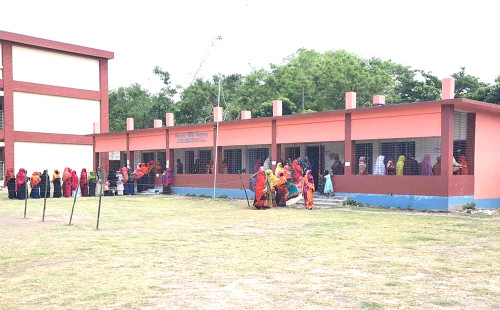 রাজশাহীতে বেলা বাড়ার সঙ্গে সঙ্গে বাড়ছে ভোটারদের উপস্থিতি