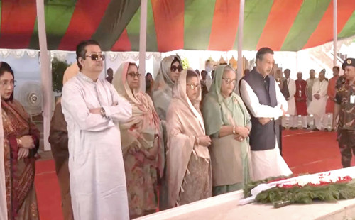 টুঙ্গিপাড়ায় প্রধানমন্ত্রী, বঙ্গবন্ধুর সমাধিতে শ্রদ্ধা 