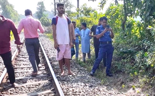 হত্যা আড়াল করতে রেললাইনে ফেলা হয় লাশ 