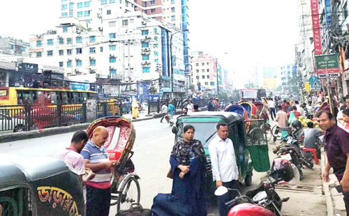 রামপুরায় অবরোধ ছাড়লেন রিকশাচালকরা, যান চলাচল স্বাভাবিক 