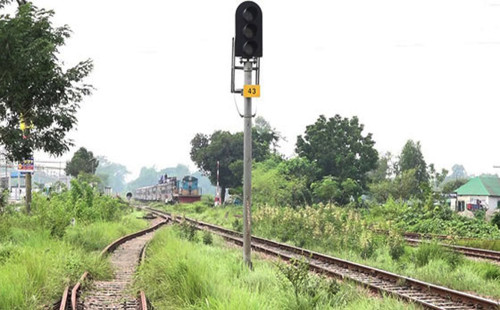 বরাদ্দ বাড়লেও বদলাচ্ছে না রেল সিগন্যালের পুরোনো পদ্ধতি 