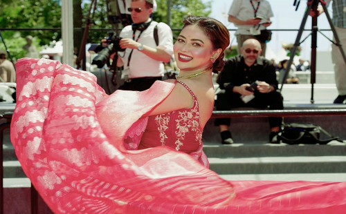 কানে গিয়ে নতুন সিনেমায় ভাবনা, নির্মিত হবে তিন ভাষায়