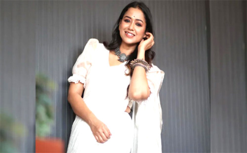 নিজ বাড়িতেই হেনস্তার শিকার সোহিনী