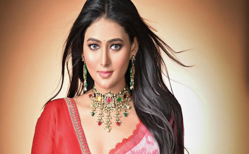 এবার ‘ঋতুকামিনী’ সিনেমায় অধরা খান 