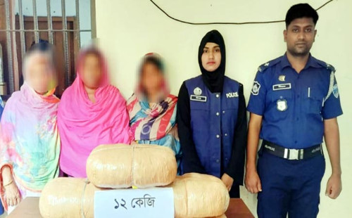 চাঁদপুরে মাদকসহ পাচারকারী দলের ৩ নারী সদস্য গ্রেপ্তার 