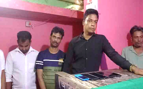 ফরিদপুরে আবাসিক হোটেলে অভিযান, ১৬ তরুণ-তরুণী আটক 