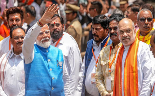 ভারতে ৩৬৭ আসন পেতে যাচ্ছে মোদির জোট 