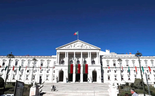 বাড়ি নির্মাণের শর্তে ‘সংহতি’ ভিসা দেবে পর্তুগাল 