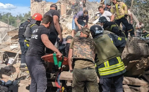 জেলেনস্কির নিজ শহরে রুশ হামলা, নিহত ৯ 