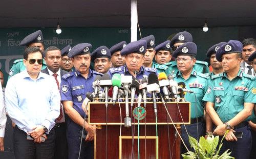 সুনির্দিষ্ট অভিযোগ ছাড়া কোরবানির পশুবাহী পরিবহন থামানো যাবে না : আইজিপি 