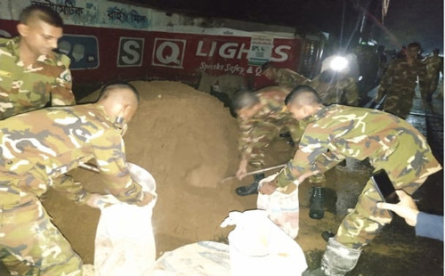 সিলেটে বন্যায় ক্ষতিগ্রস্ত বিদ্যুৎ উপকেন্দ্রে সেনাবাহিনী মোতায়েন 