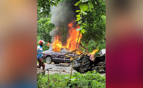 মাহিন্দ্রের সঙ্গে সংঘর্ষে প্রাইভেটকারে আগুন, নিহত ২ 