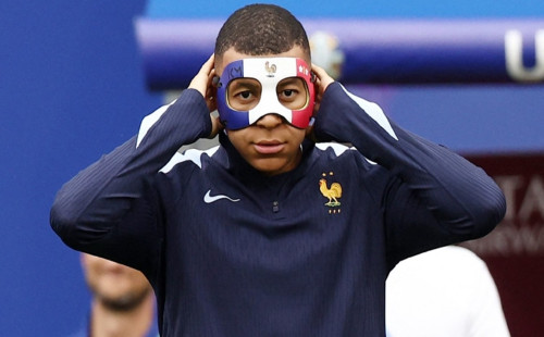 এমবাপ্পের ‘তেরঙ্গা’ মাস্ক নিয়ে বিপত্তি