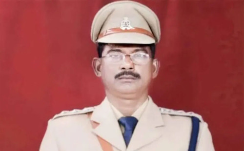 হোটেলে নারী পুলিশের সঙ্গে ধরা, ডেপুটি সুপার হয়ে গেলেন কনস্টেবল 