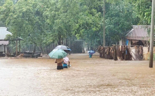 বন্যার সুযোগে নৌপথে চিনি চোরাচালান 