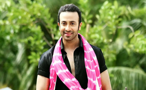 শাকিবের শেষ ৩ সিনেমায় আয় ছাড়াল শত কোটি