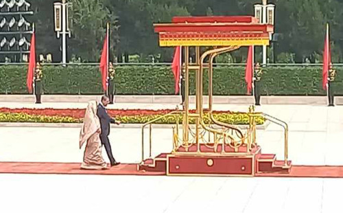 গ্রেট হলে প্রধানমন্ত্রীকে উষ্ণ অভ্যর্থনা, গার্ড অব অনার 