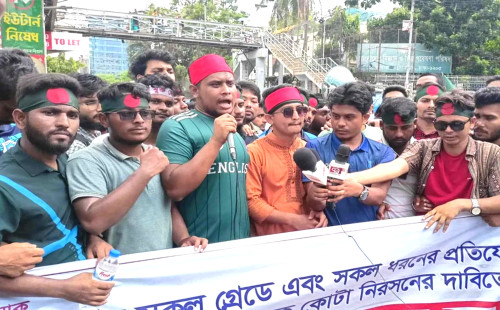 চলমান আন্দোলন চালিয়ে যাওয়ার ঘোষণা শিক্ষার্থীদের 