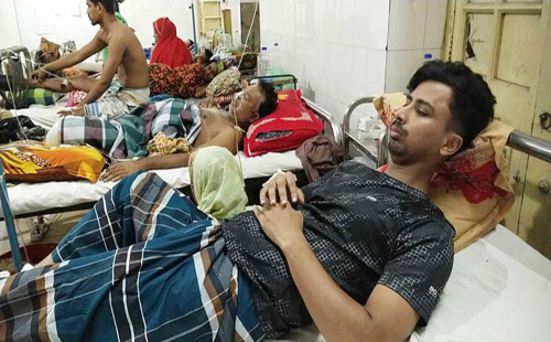 শহীদুল্লাহ হলের সামনে ছাত্রলীগ নেতা গুলিবিদ্ধ, ঢামেকে ভর্তি 