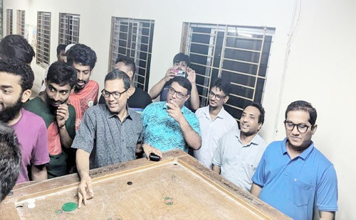 বরিশাল বিশ্ববিদ্যালয়ে হলে রাত কাটিয়েছেন উপাচার্য 