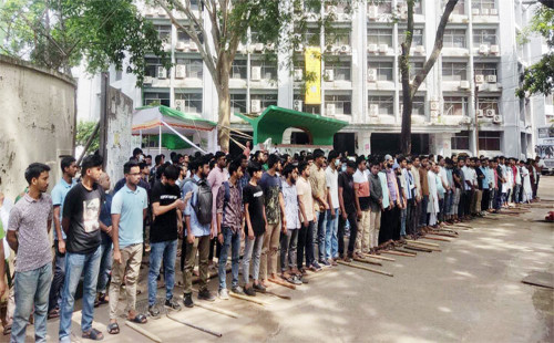 জবিতে গায়েবানা জানাজা, শিক্ষার্থীদের ৫ দাবি 