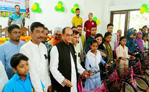 পঞ্চগড়ে ২২০ শিক্ষার্থী পেল বাইসাইকেল 