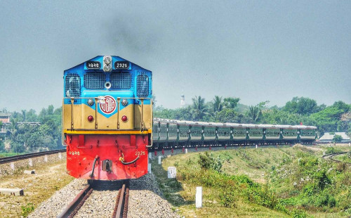 আজ সব ধরনের ট্রেন চলাচল বন্ধ 