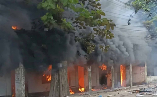 মন্ত্রী এমপি নেতার বাড়ি, আওয়ামী লীগ অফিসে হামলা-আগুন 