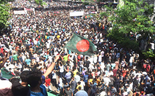 গণজোয়ারে স্লোগান উল্লাস, বিজয় উদযাপন 