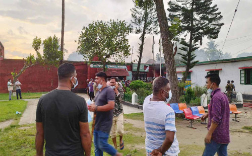 ১২ ঘণ্টা পর নিয়ন্ত্রণে জামালপুর জেলা কারাগারের পরিস্থিতি 