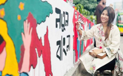 দেয়াল রঙিন করছেন ইভানা