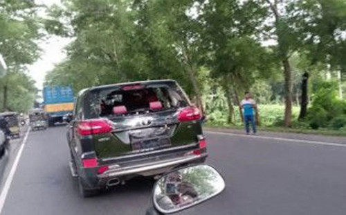 গোপালগঞ্জে সেনা টহল দলের ওপর বিক্ষোভকারীদের হামলা 