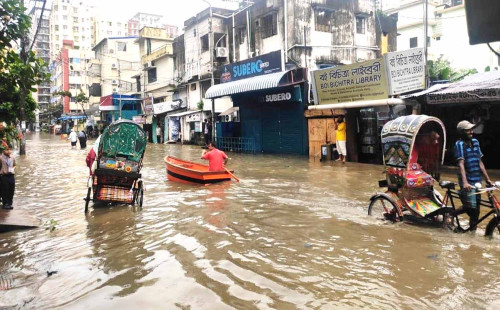 চট্টগ্রামে টানা বৃষ্টিতে জলাবদ্ধতায় দুর্ভোগ 