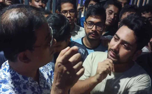 পাঁচ দফা দাবিতে বিআইডব্লিউটিএ কার্যালয়ে তথ্য উপদেষ্টা নাহিদ 