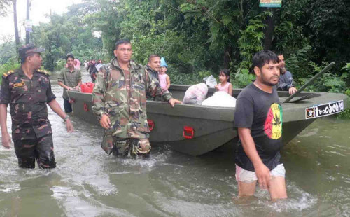 বন্যার্তদের উদ্ধারে ৬ জেলায় সেনা মোতায়েন 