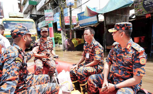 বন্যাদুর্গত এলাকা ও উদ্ধারকাজ পরিদর্শনে ফায়ার সার্ভিস মহাপরিচালক 