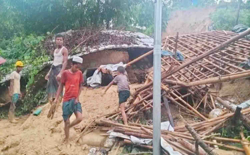 কক্সবাজারে টানা বৃষ্টিতে পাহাড় ধস, ৩ রোহিঙ্গাসহ ৬ জনের মৃত্যু 