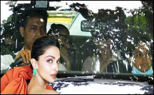 মা হওয়ার পর প্রথমবার প্রকাশ্যে দীপিকা