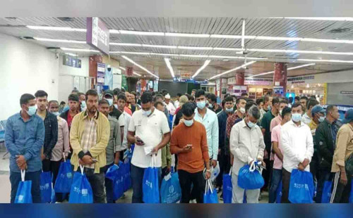 লিবিয়া থেকে ফিরলেন ১৫৪ বাংলাদেশি 