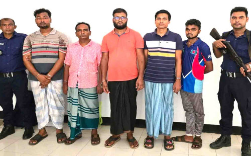 পোশাক শিল্পে অস্থিতিশীলতা সৃষ্টির অভিযোগে গ্রেফতার ৫ 