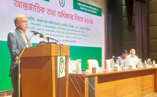 তথ্য চাইতে গেলে কেনো হয়রানির শিকার হতে হবে: ড. ইফতেখারুজ্জামান 