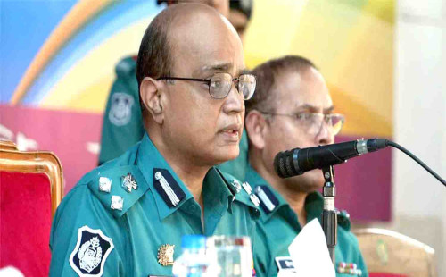 কাজের মধ্য দিয়েই জনগণের আস্থা অর্জন করতে হবে: ডিএমপি কমিশনার 