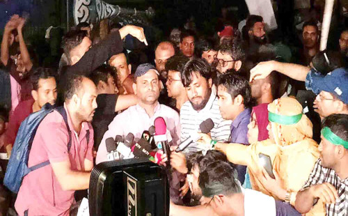 আন্দোলনকারীদের প্রধান উপদেষ্টার আশ্বাস 