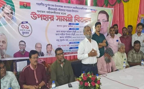 দুর্গোৎসব উপলক্ষে বিএনপির বস্ত্র বিতরণ