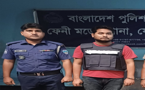 ফেনীতে এক ছাত্রলীগ নেতা গ্রেফতার করেছে পুলিশ