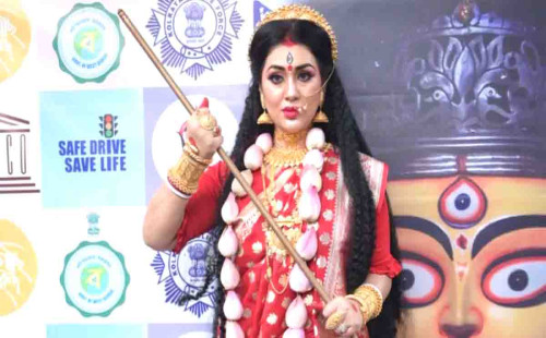 মা ছাড়া পূজার আনন্দ কোনোদিন হবে না: অপু বিশ্বাস